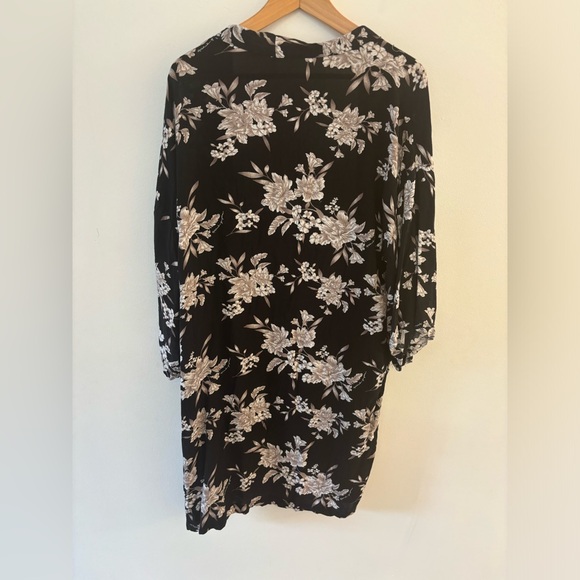 Spiritual Gangster Black & White Floral Maya Kimono, One Size Lightweight/flowy - Picture 7 of 9